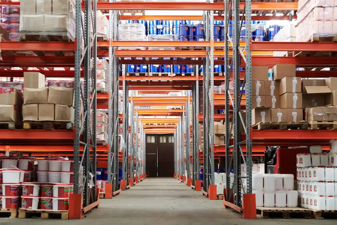 Estoque de componentes industriais