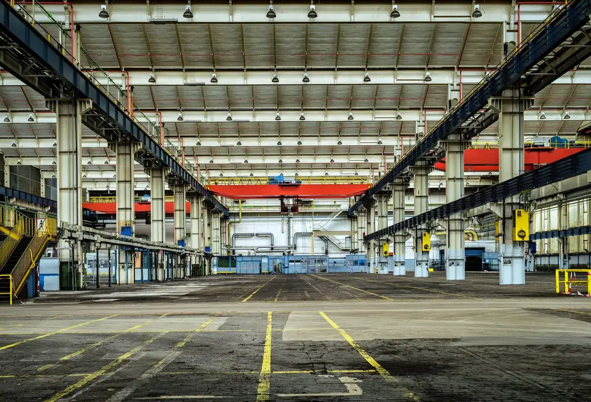 Interior de fábrica industrial